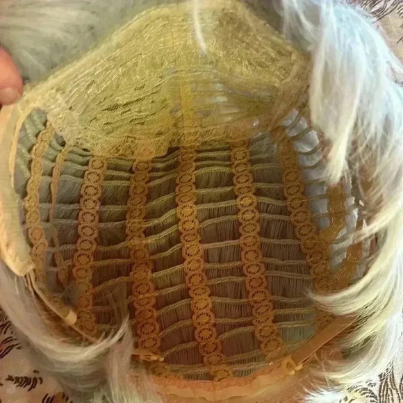 Vintage Wig Grey White Platinum Short Layered Unisex Costume 60s 70s - Picture 5 of 5